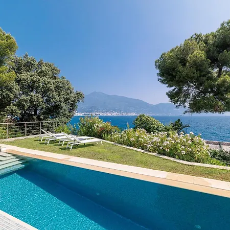 Ocean Breeze Villa *